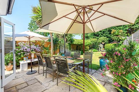31 Winterdown Road, Esher, KT10 8LJ
