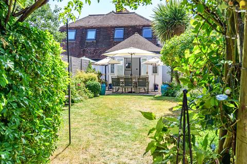 31 Winterdown Road, Esher, KT10 8LJ