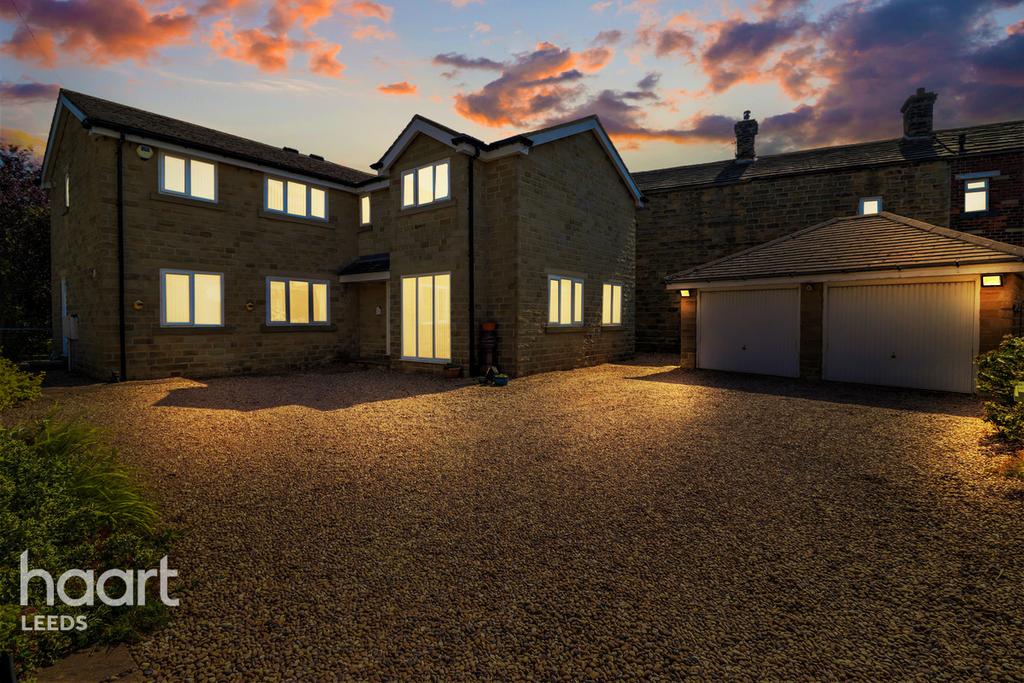 Whitehall Road, Drighlington 4 bed detached house £500,000