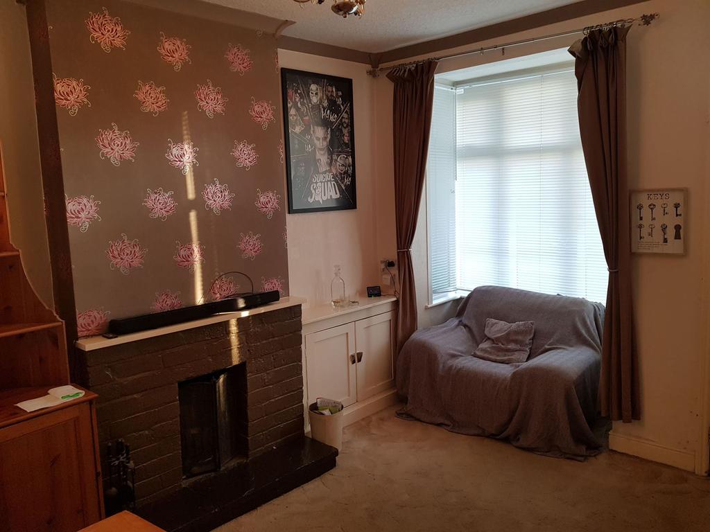 Glen Road, Oadby, Leicester... 2 bed terraced house £195,000