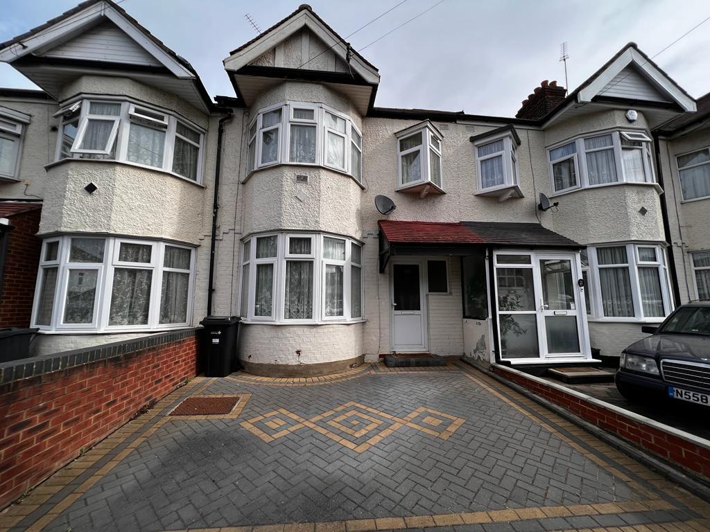 Newbury Park, IG2 3 bed terraced house £550,000
