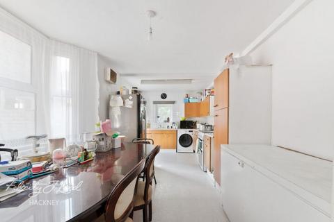 147 Roding Road, London, E5 0DR