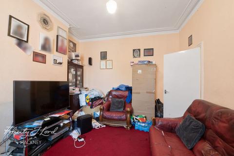 147 Roding Road, London, E5 0DR