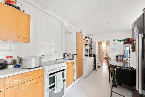 147 Roding Road, London, E5 0DR