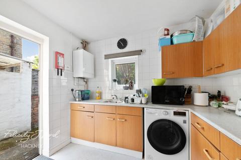 147 Roding Road, London, E5 0DR