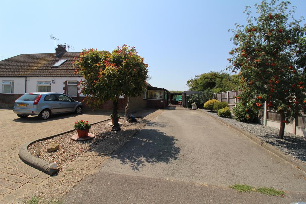 lower-rainham-road-gillingham-kent-me7-4-bed-bungalow-for-sale