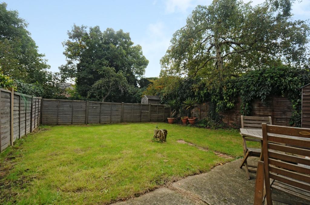 Cromwell Road Wimbledon SW19 2 bed flat £1,700 pcm (£392 pw)