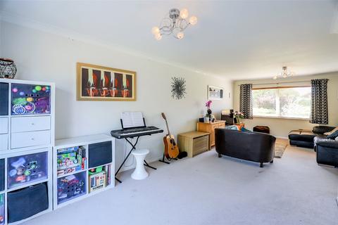 3 bedroom semi-detached house for sale - Eastcote Drive, Harpenden, Hertfordshire, AL5