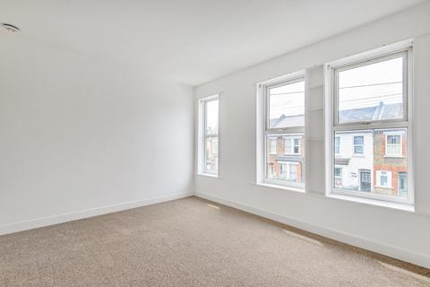 3 bedroom terraced house to rent - Leahurst Road London SE13