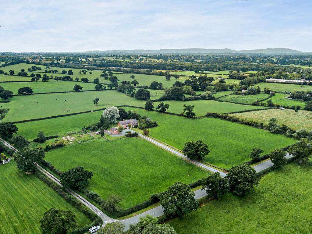 Higher Penley, Nr. OvertonOnDee, Wrexham, Clwyd, Wales 5 bed detached
