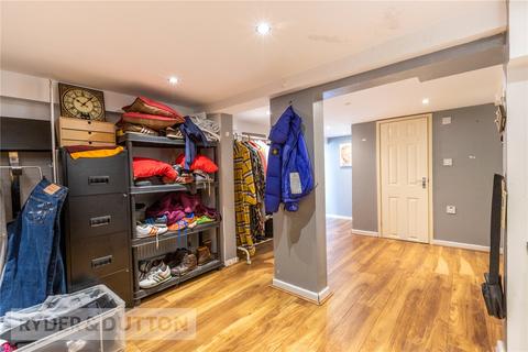 43 Lingards Road, Slaithwaite, Huddersfield, HD7 5HY