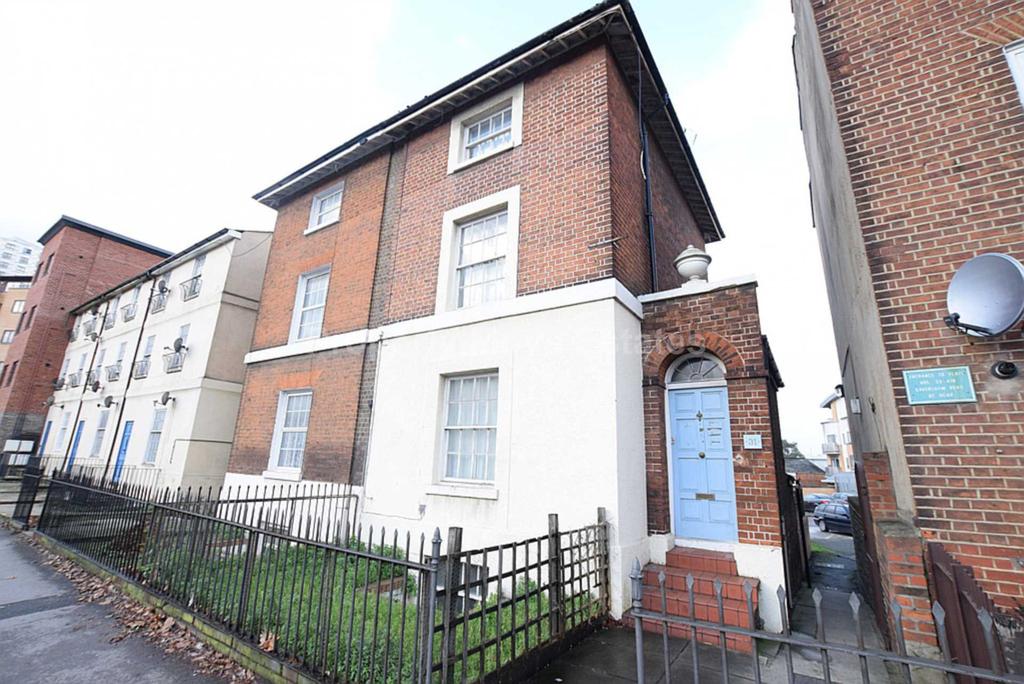 Caversham Road, Reading 1 bed in a house share £575 pcm (£133 pw)