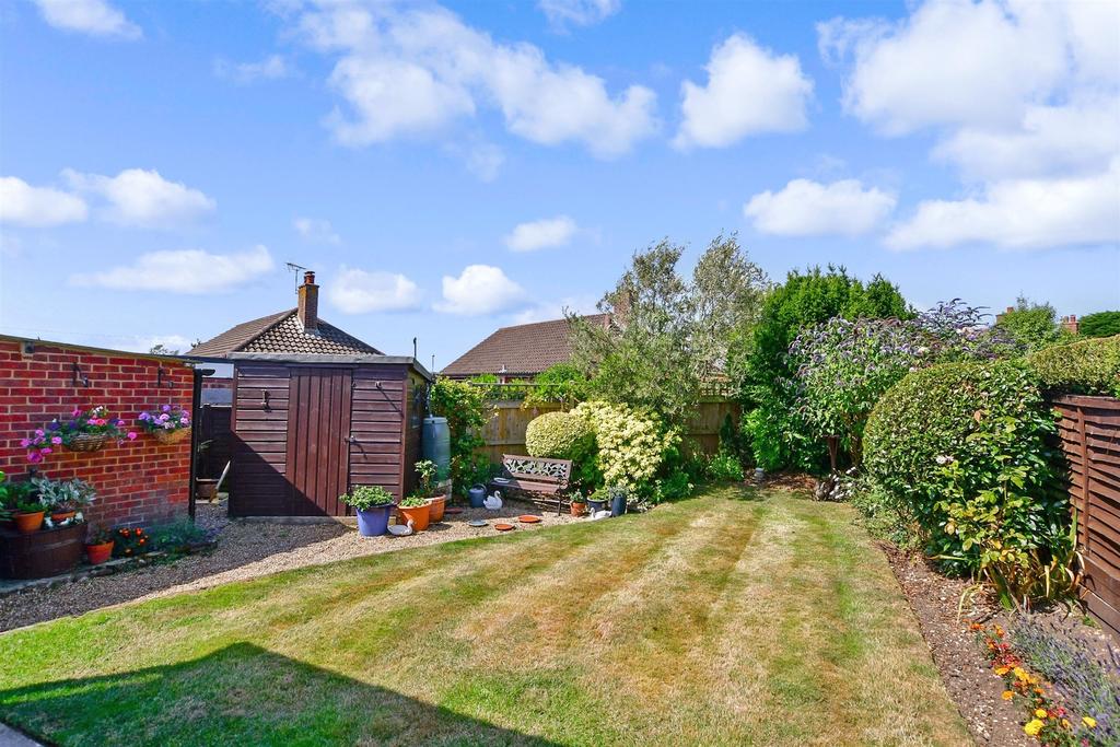 Wraysbury Park Drive, Emsworth... 1 bed semidetached bungalow £365,000