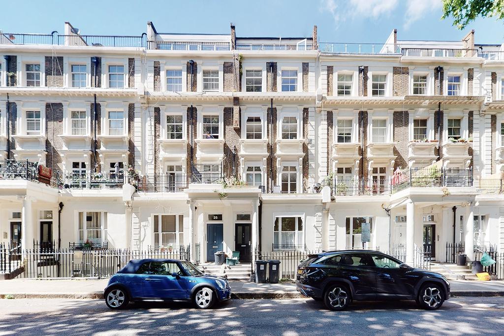 Arundel Square, Islington, London, N7 2 bed flat £575,000