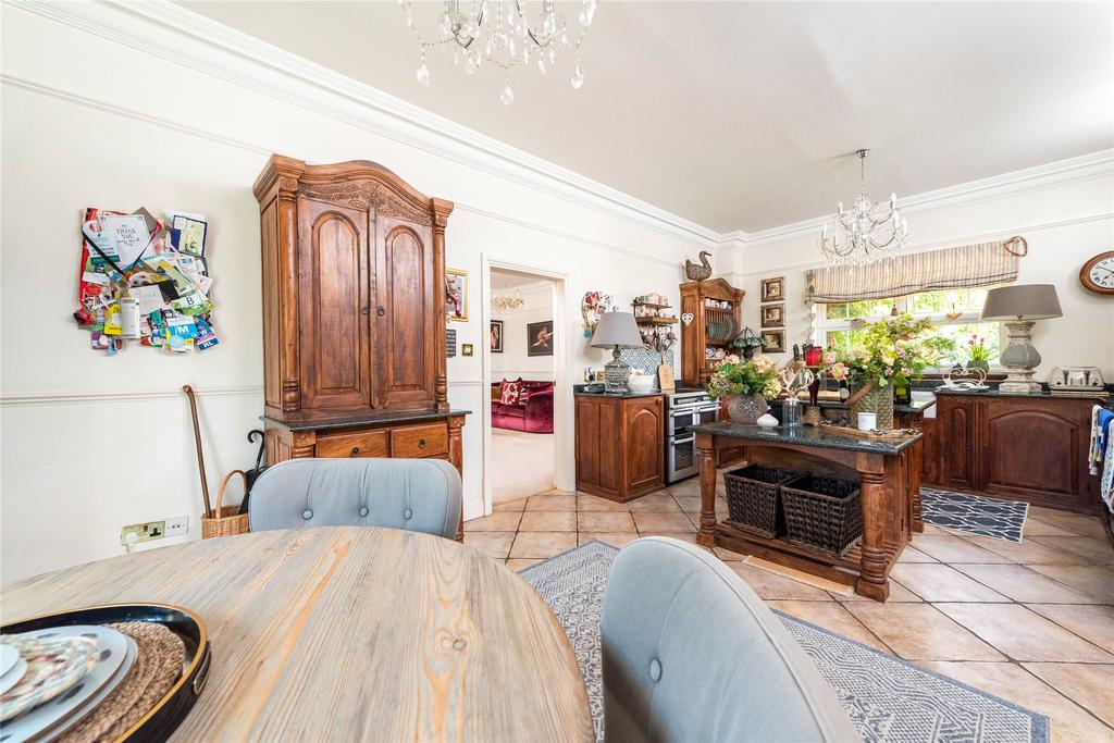 Kitchen/Breakfast Rm