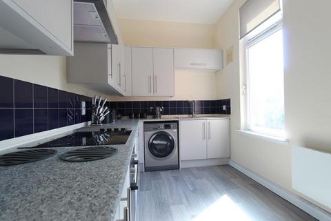 3 bedroom flat to rent, Carmelite Street, First Floor, AB11