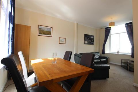 3 bedroom flat to rent, Carmelite Street, First Floor, AB11