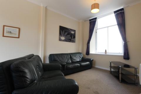 3 bedroom flat to rent, Carmelite Street, First Floor, AB11