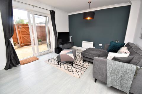 63 Kingfisher Close, Warwick, CV34 5GD