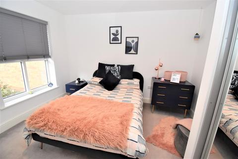63 Kingfisher Close, Warwick, CV34 5GD