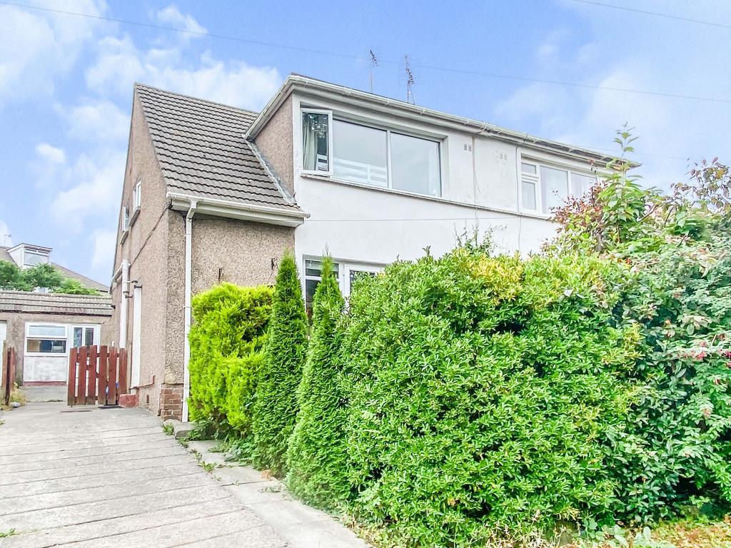 Byron Avenue, Cefn Glas, Bridgend... 2 bed semidetached bungalow £
