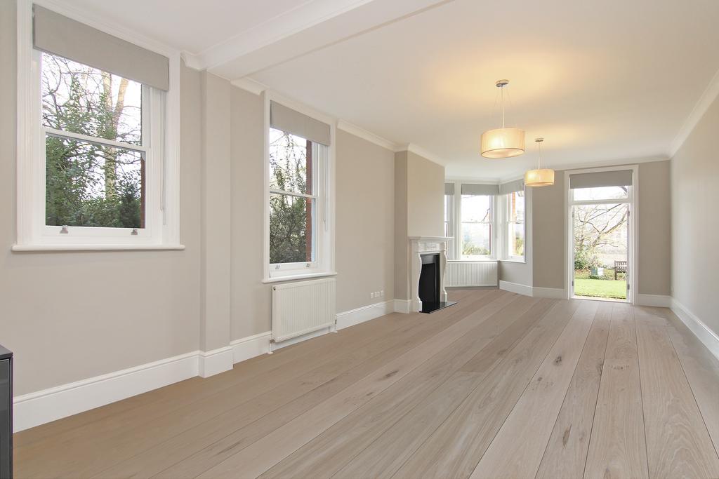 Riverview Gardens, Barnes, SW13 3 bed flat £3,500 pcm (£808 pw)