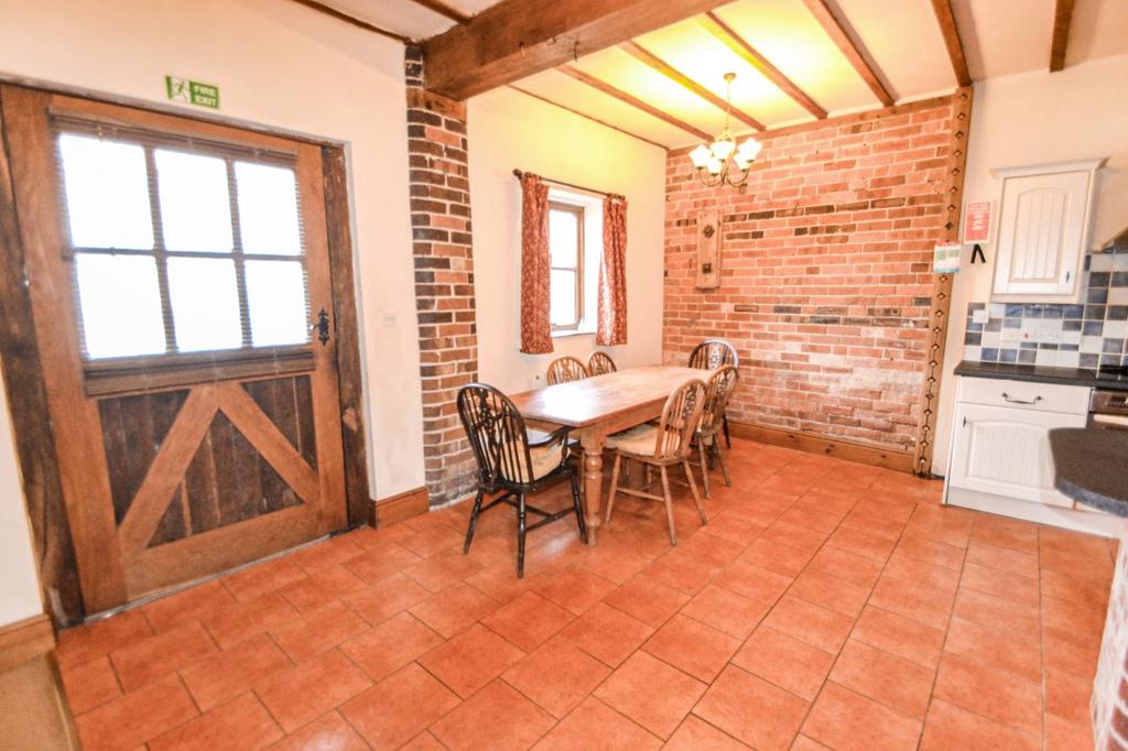 Whitton, Ludlow 3 bed terraced house £895 pcm (£207 pw)