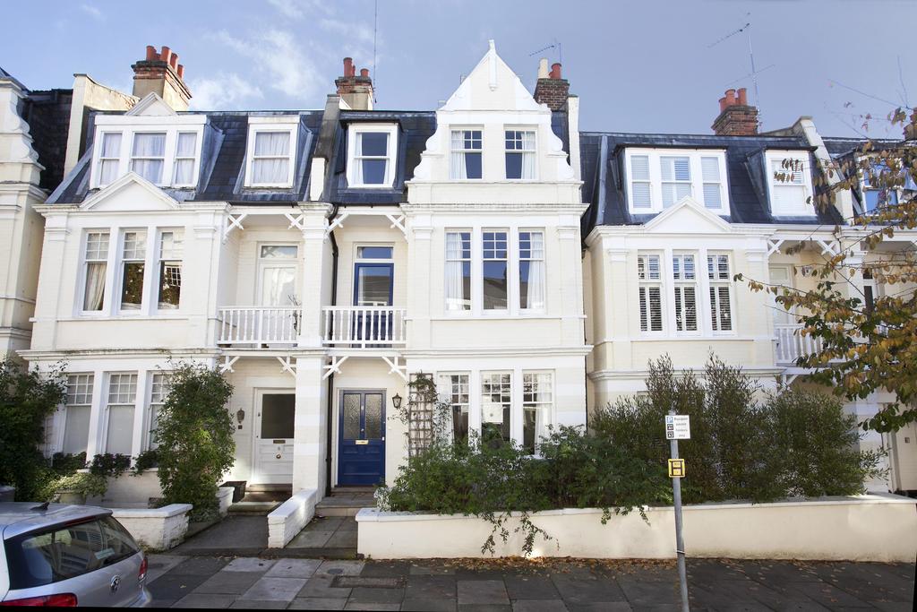 Onslow Avenue, Richmond, TW10 4 bed house £5,500 pcm (£1,269 pw)