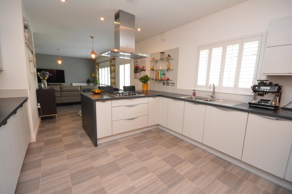 Castleton Crescent, Falkirk... 5 bed detached house £505,000