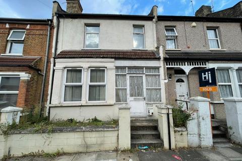21 Roydene Road, Plumstead, London, SE18 1PZ