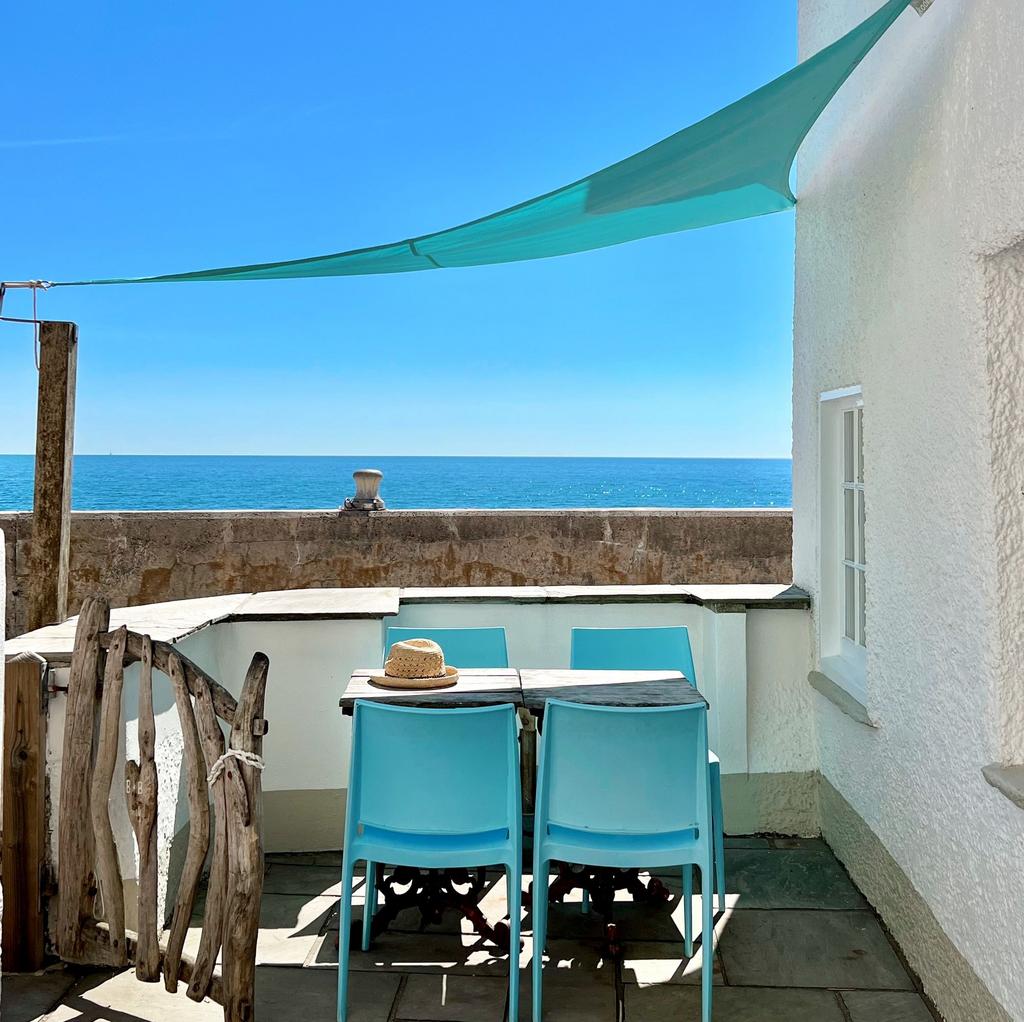 Sea Breeze  Courtyard Torcross