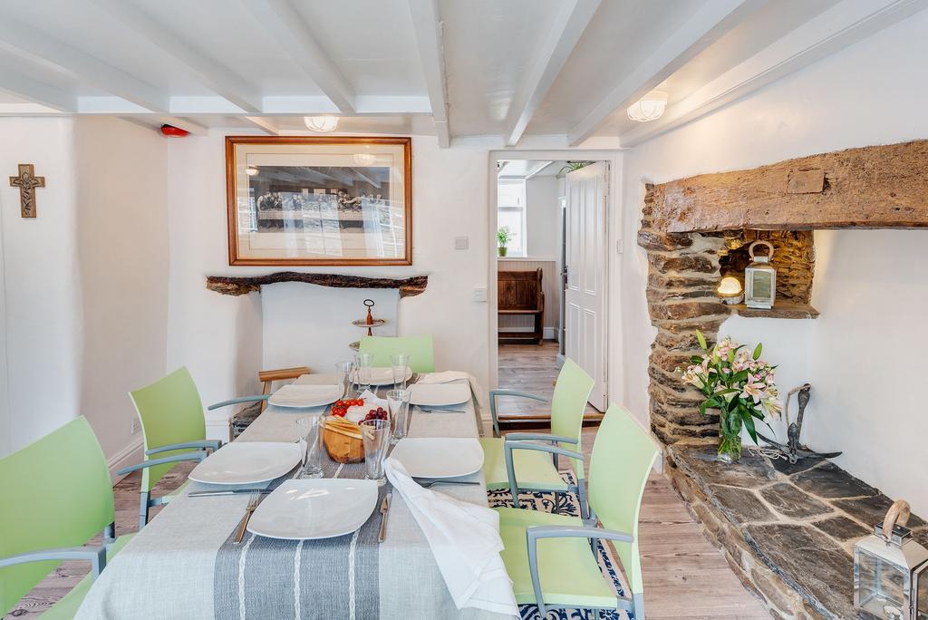 Sea Breeze  Dining Room Torcross