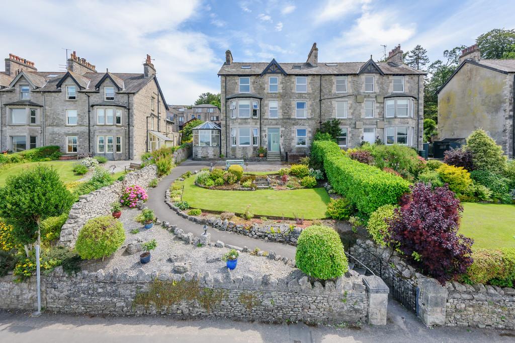 Front of the Propety showing the Communal Garden