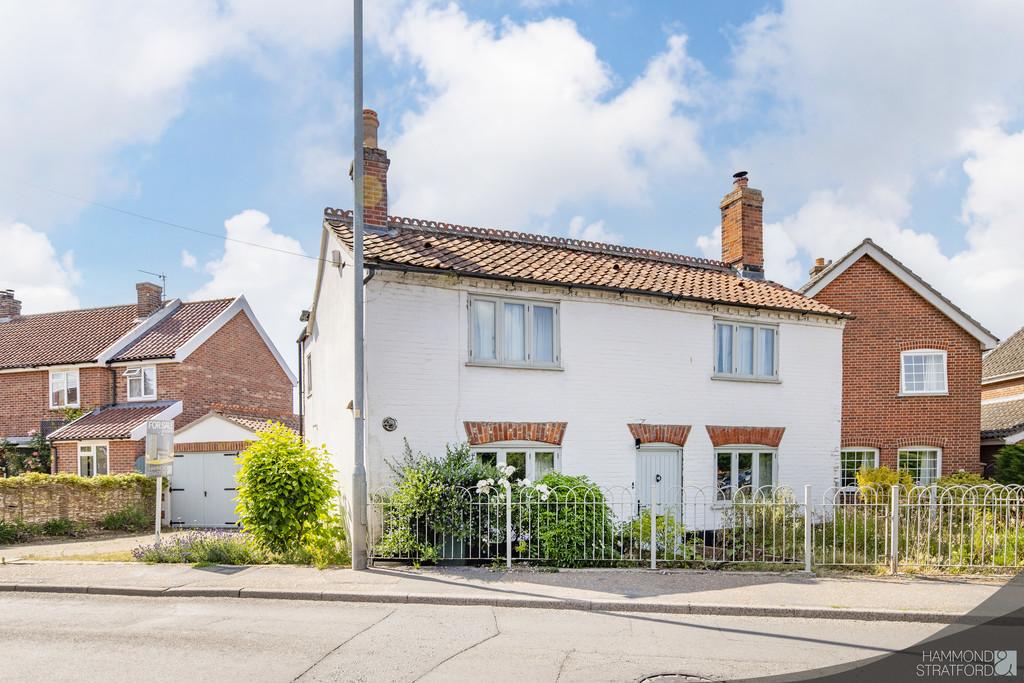 Norwich Road, Wymondham 3 bed detached house for sale £350,000