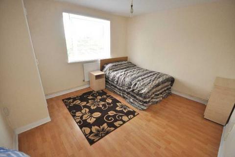 4 bedroom flat to rent, Colville Estate, Hoxton N1