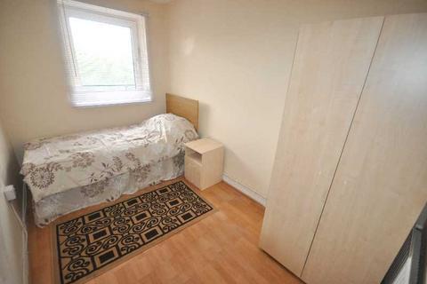 4 bedroom flat to rent, Colville Estate, Hoxton N1