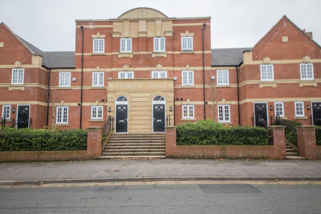 Crow Lane East, NewtonleWillows 3 bed townhouse £1,050 pcm (£242 pw)