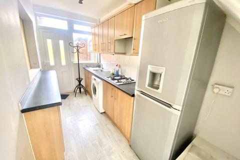 4 bedroom terraced house for sale, Francis Avenue, Leicester, LE3 2PH