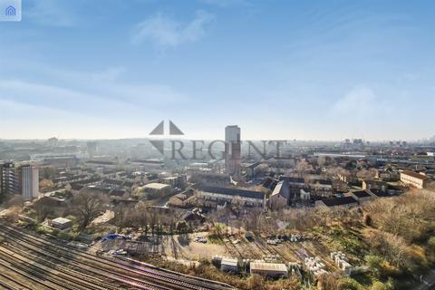 3 bedroom apartment to rent, Cobalt Tower, Moulding Lane, SE14