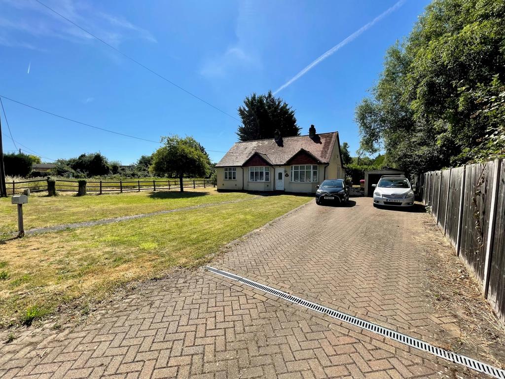 Rosemary Lane, Egham, Surrey, TW20 4 bed detached bungalow for sale £