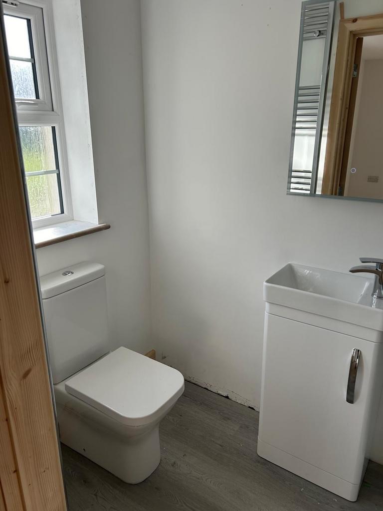 En suite (second image)