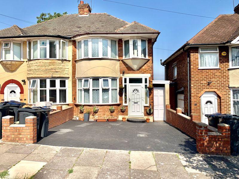Haycroft Avenue, Ward End, Birmingham B8 3LA 3 bed semidetached house