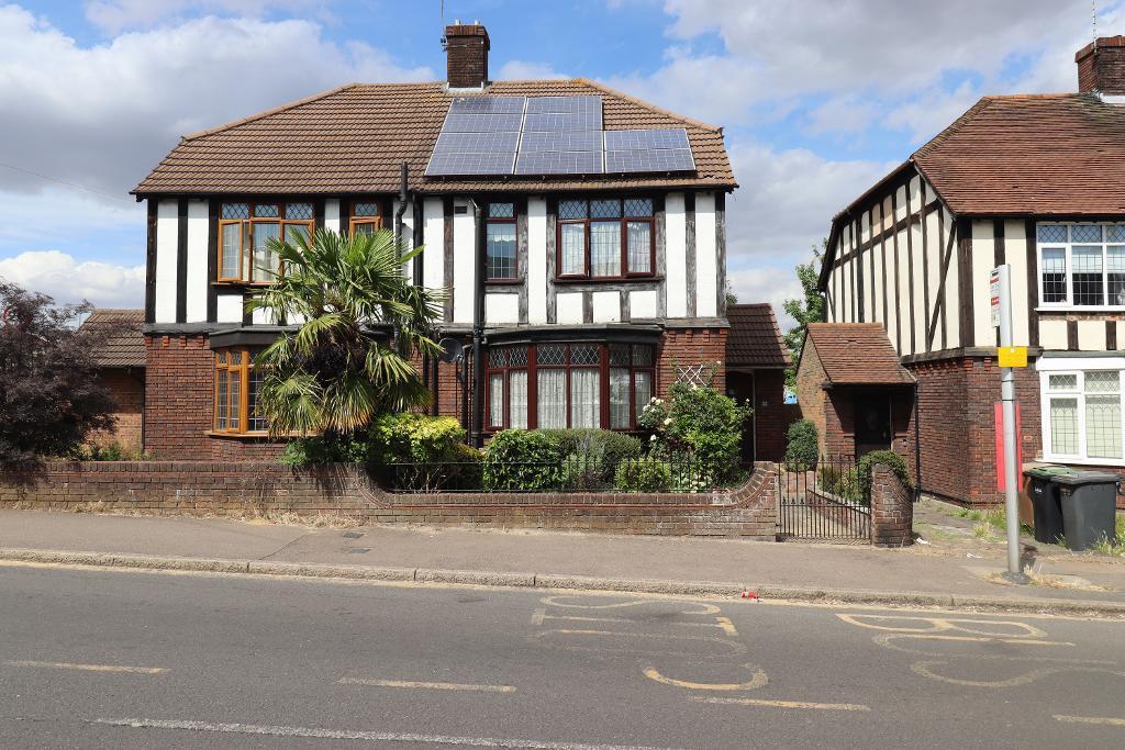 Trinity Road, Icknield, Luton, LU3 2LP 3 bed semidetached house for
