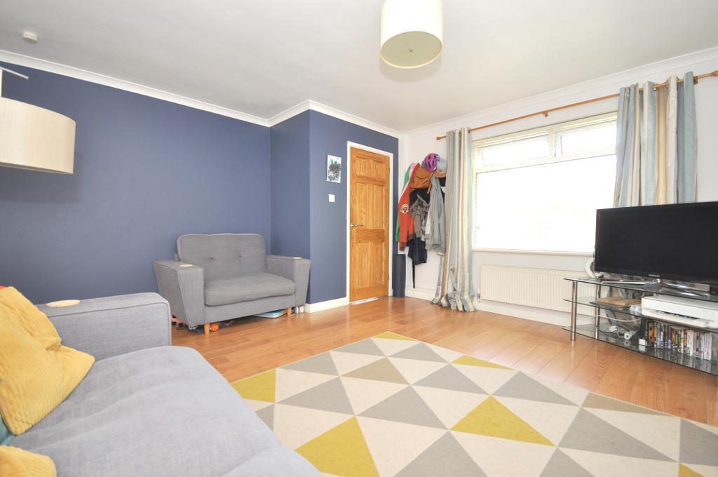 Light and spacious sitting room