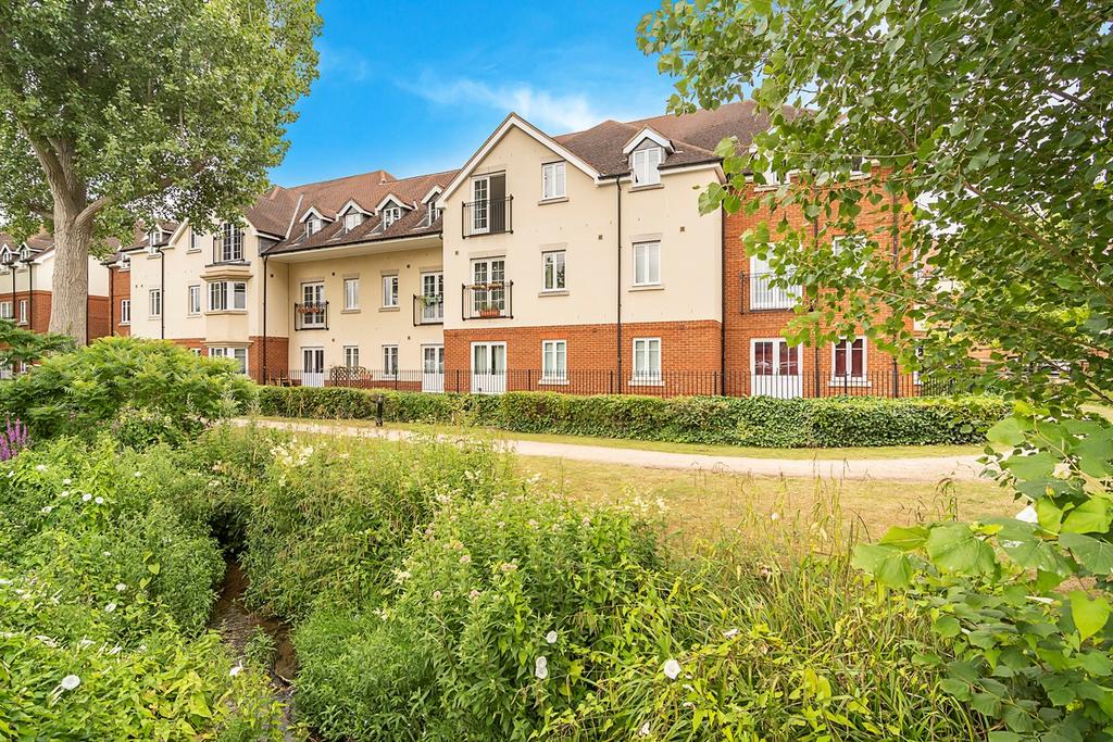 Peppermint Road, Hitchin, SG5 2 bed apartment £300,000