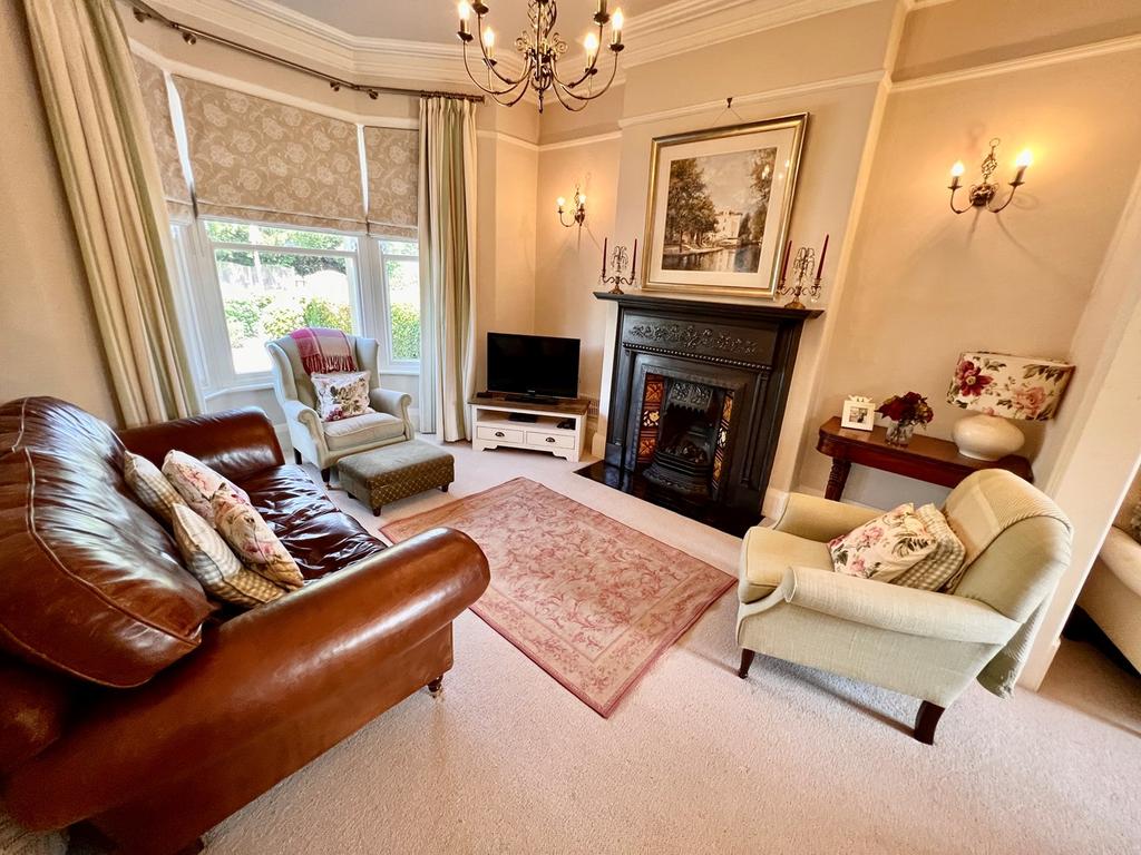 Liverpool Road, Longton, Preston, PR4 3 bed semidetached house for