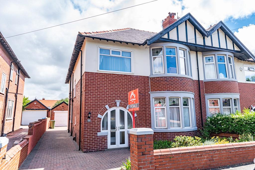 Chatsworth Road, Lytham St Annes, FY8 4 bed semidetached house £325,000