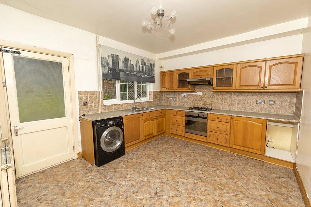 Walton Road, Oldbury, West Midlands, B68 3 bed semidetached house £185,000