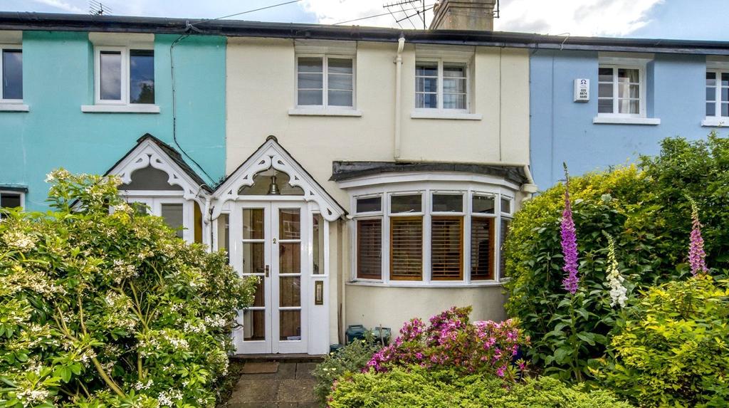 Victoria Cottages, Kew, Surrey, TW9 2 bed house for sale £735,000