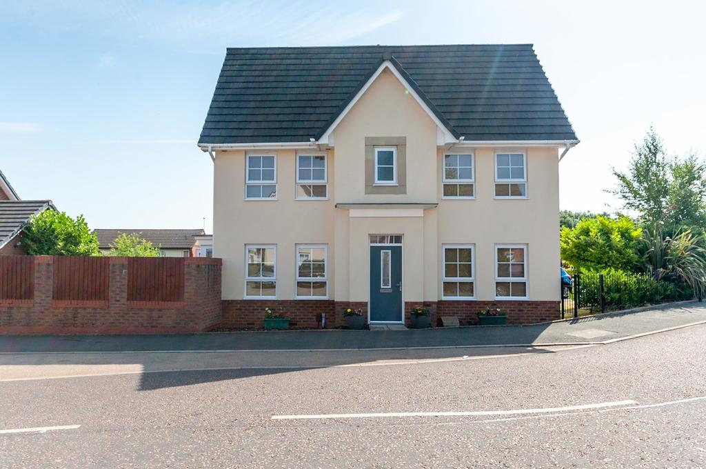 Leighton Drive, St Helens, WA9 3 bed end of terrace house £185,000